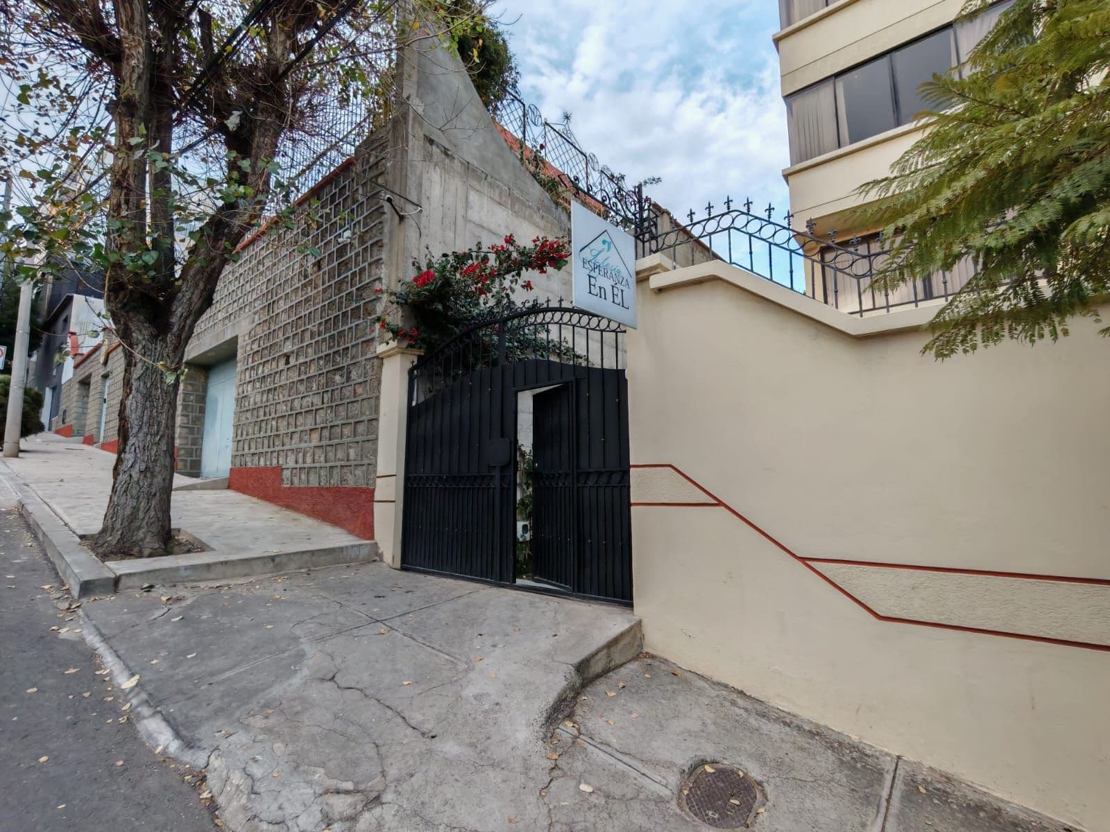 Fachada de la iglesia